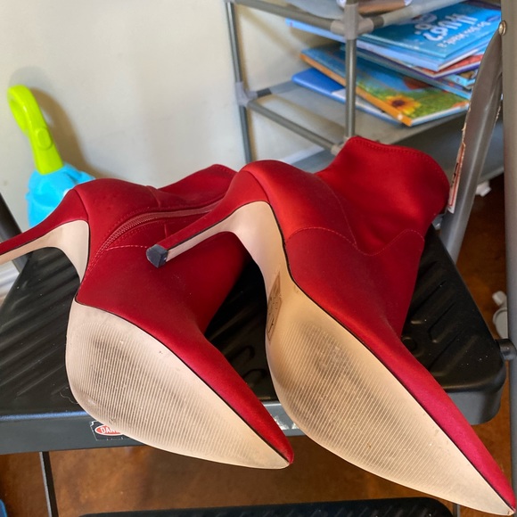 Beautiful red boots worn only one time!!👄 - Picture 5 of 5